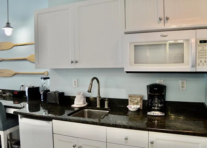 Harborside Suites At Little Harbor
